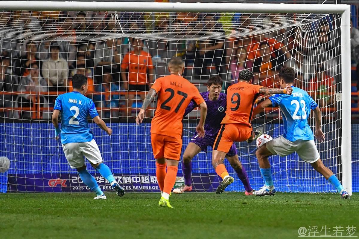 中超-云南玉昆主场告捷 三球击败深圳新鹏城 中超-云南玉昆主场告捷 三球击败深圳新鹏城