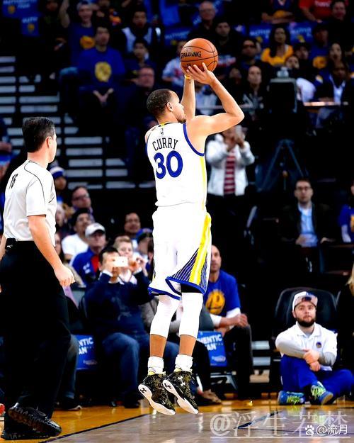 亚历山大急停突破 篮下抛投命中 亚历山大急停突破 篮下抛投命中